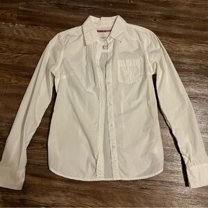 Women’s White Button-up Shirt